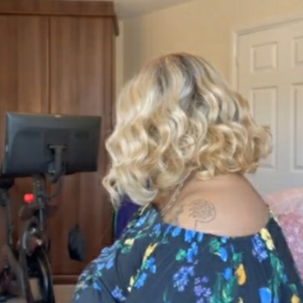 NWT - Outre Every9 Front-Lace Wig in DRFF4/🥂